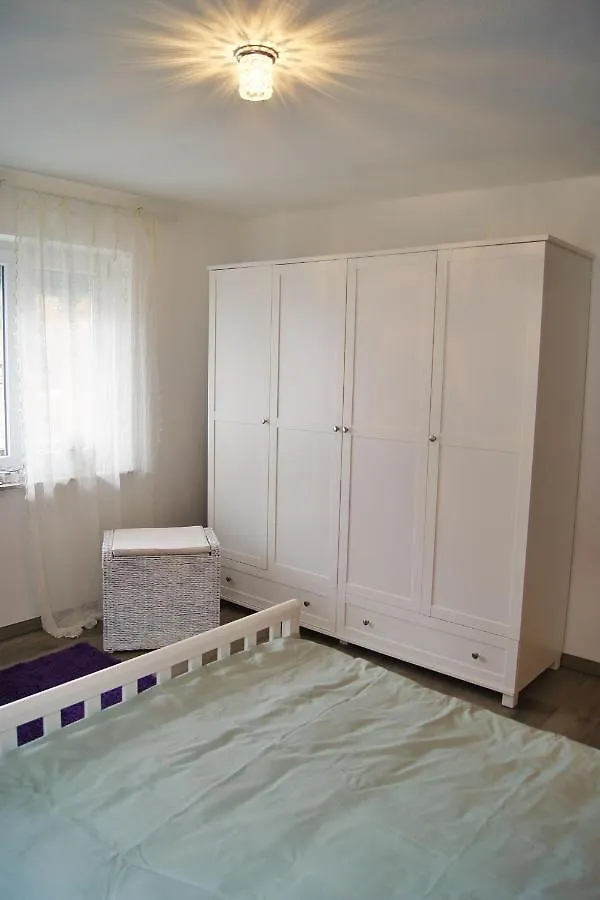 Schoene, Grosse Ferienwohnung In Waldenbuch, Nahe Stuttgart Messe, Boeblingen, Sindelfingen Apartment
